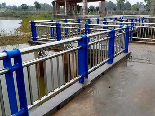 鐵嶺不銹鋼復(fù)合管護(hù)欄